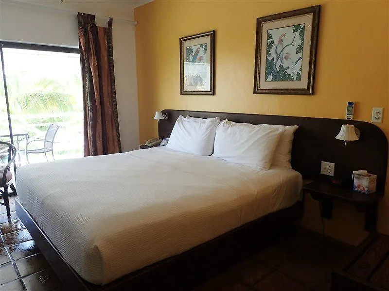 גרייס ביי Caribbean Paradise Inn 3*, גרייס ביי איי טרקס וקייקוס
