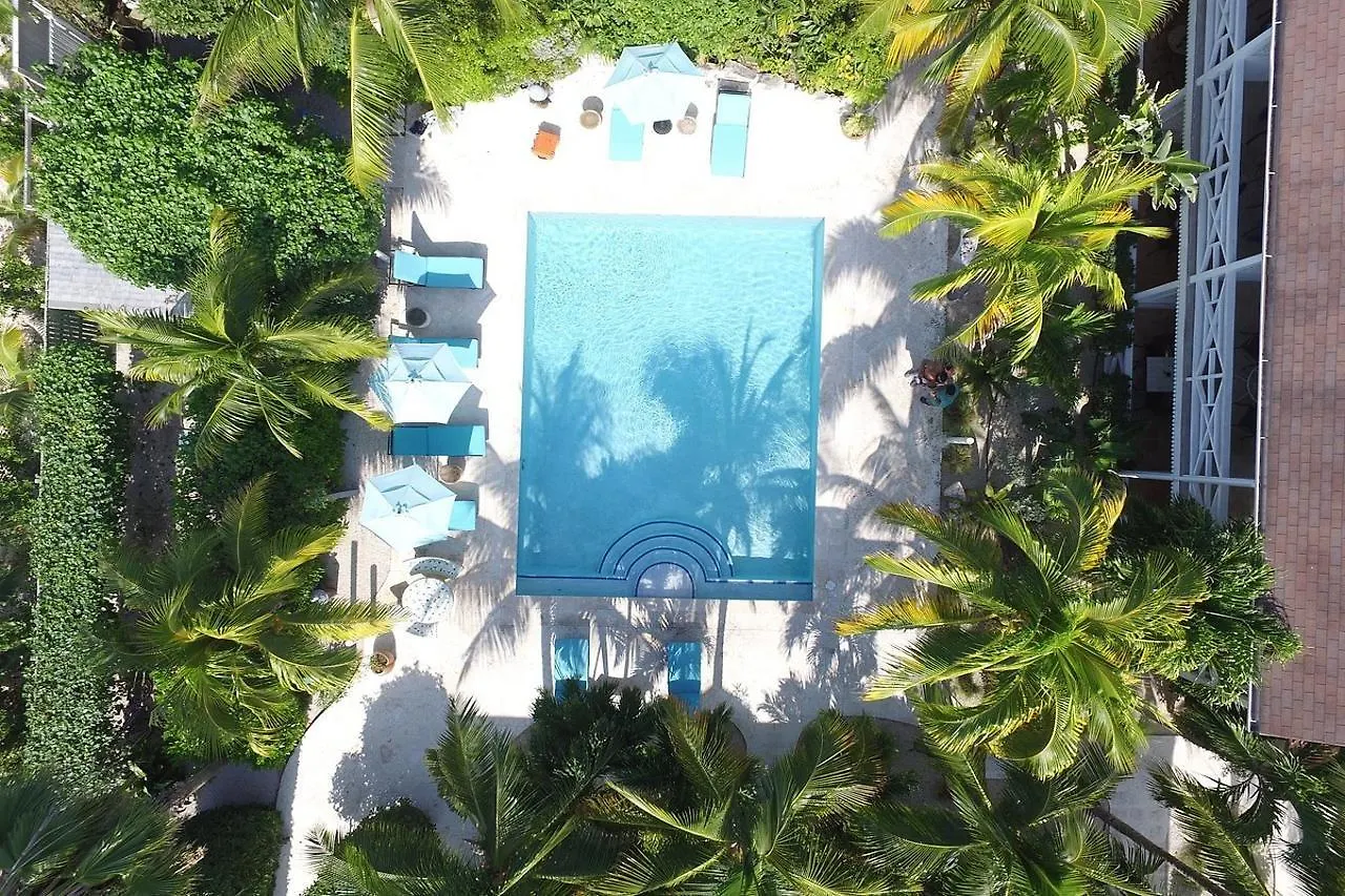 גרייס ביי Caribbean Paradise Inn 3*, גרייס ביי