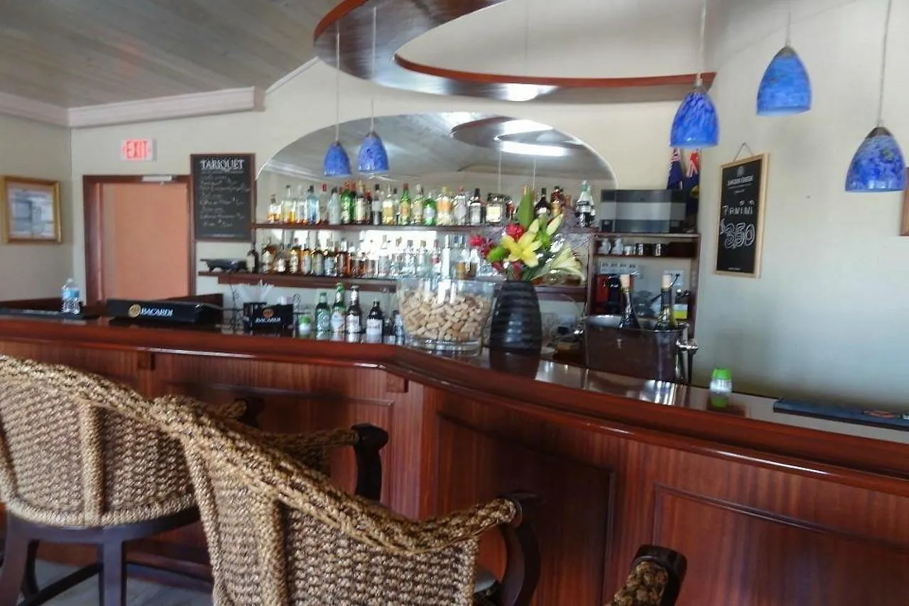 מלון גרייס ביי Caribbean Paradise Inn