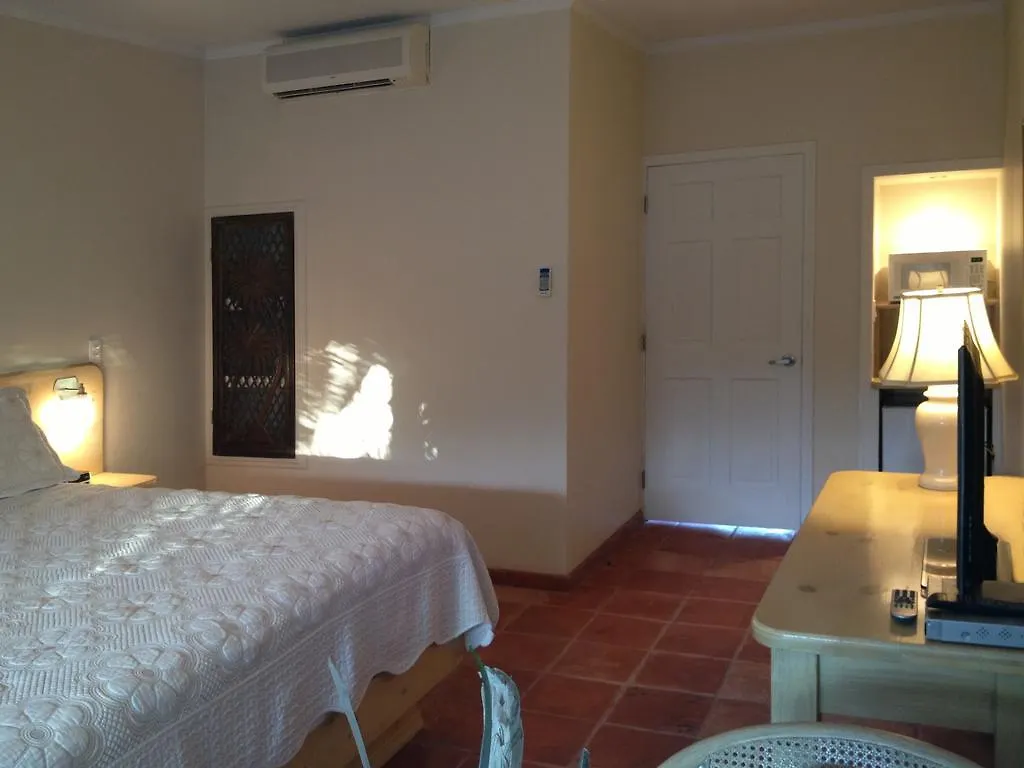 גרייס ביי Caribbean Paradise Inn