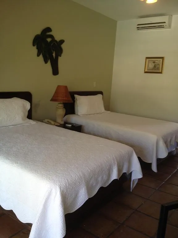 גרייס ביי Caribbean Paradise Inn איי טרקס וקייקוס