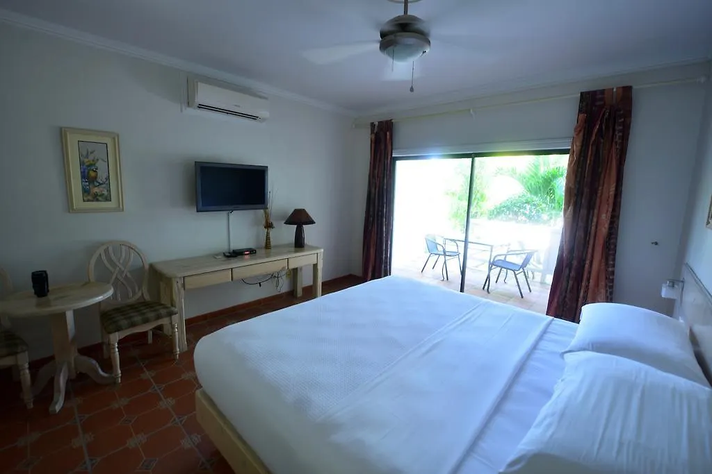 גרייס ביי Caribbean Paradise Inn 3*, גרייס ביי