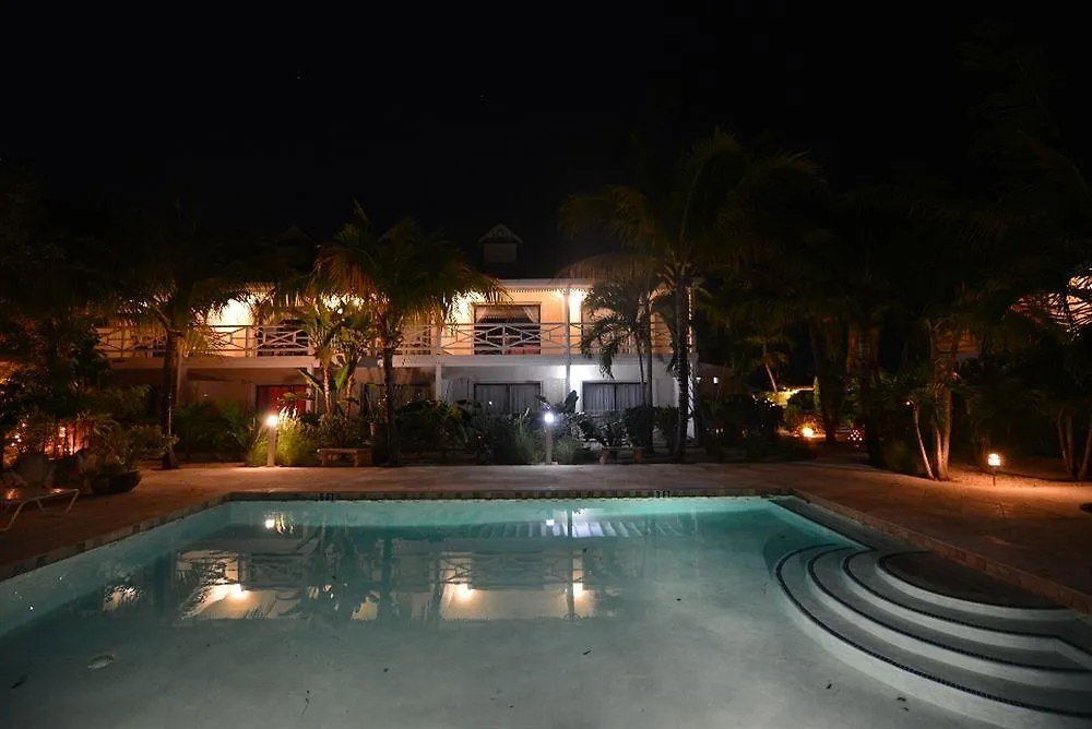 גרייס ביי Caribbean Paradise Inn איי טרקס וקייקוס
