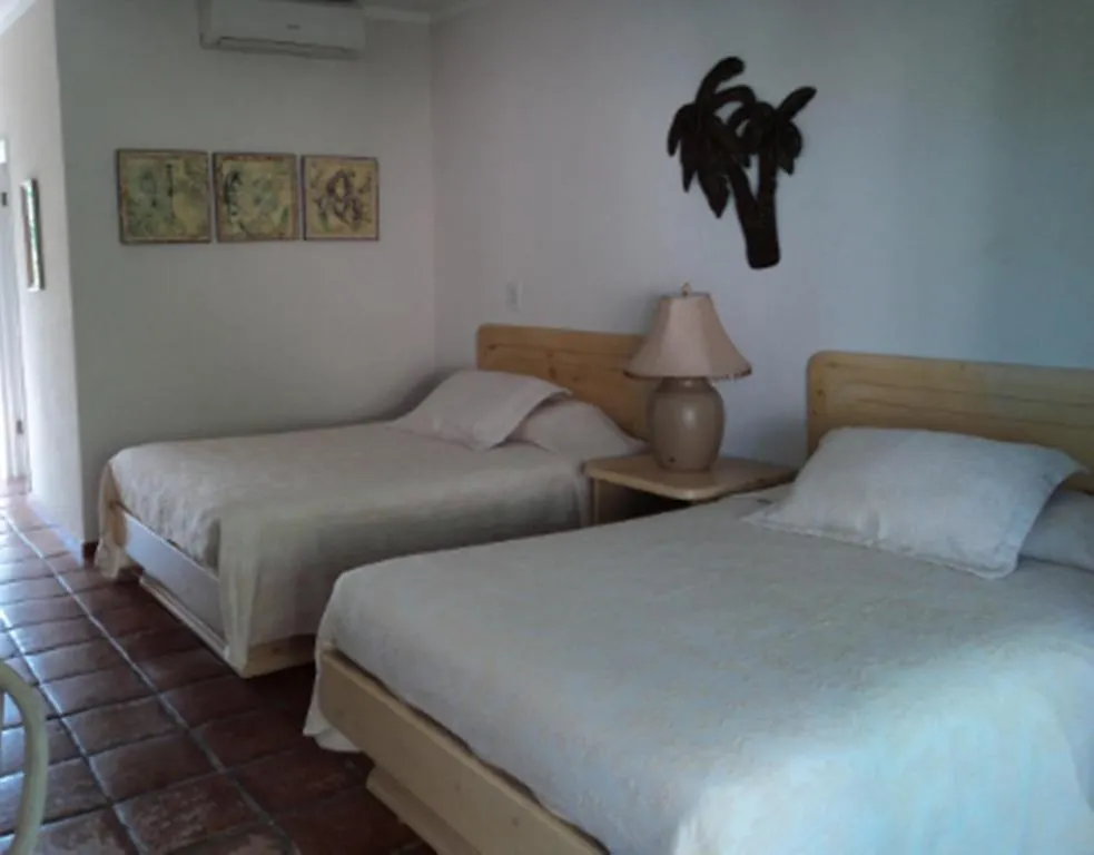 מלון גרייס ביי Caribbean Paradise Inn