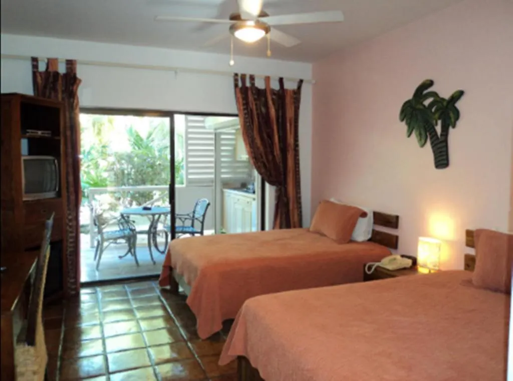 הקונטקטים של Caribbean Paradise Inn
