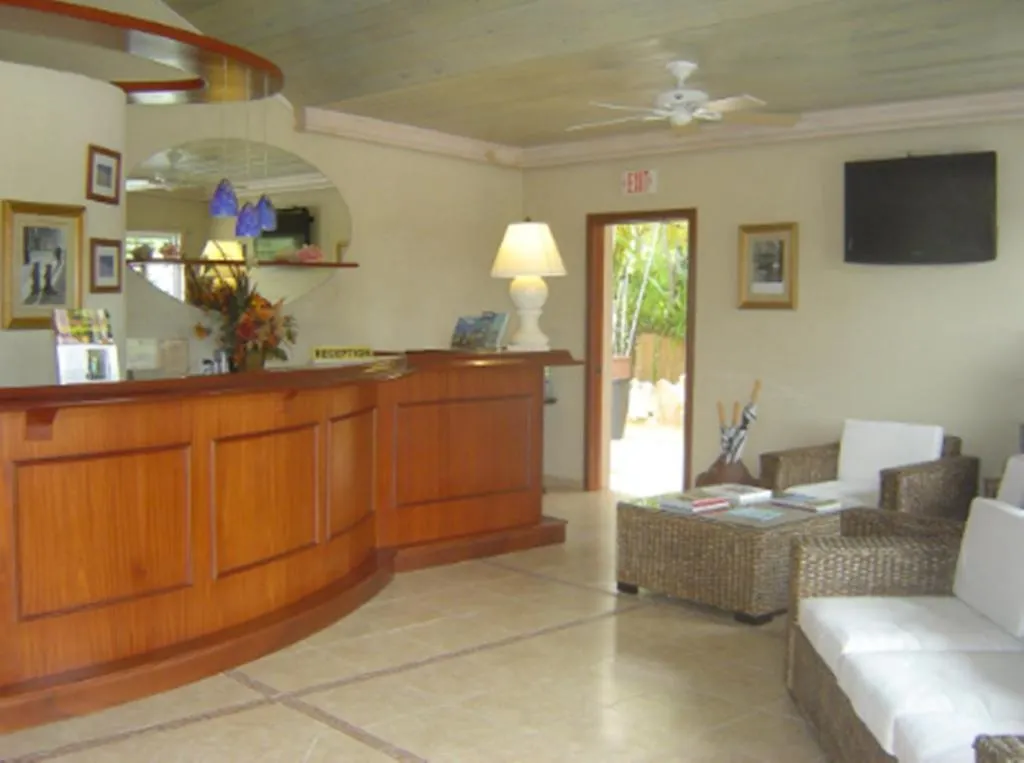 Caribbean Paradise Inn Grace Bay 3*,