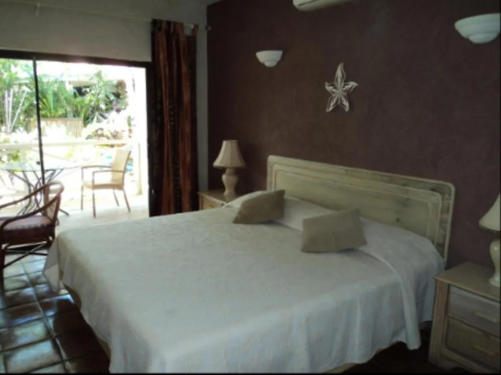 גרייס ביי Caribbean Paradise Inn 3*, גרייס ביי